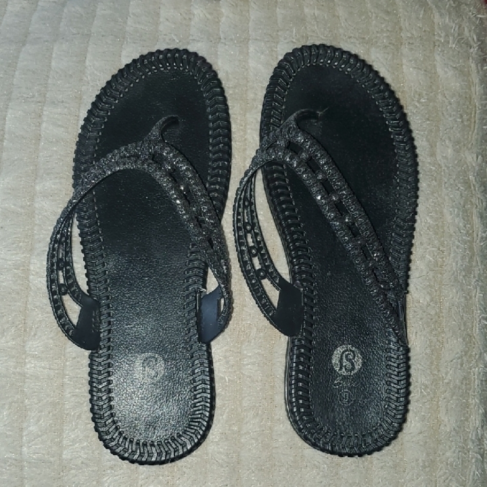 Babe Black Textured Flip-Flop Sandals with Braided Straps 9